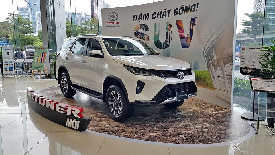 Giá xe Toyota Fortuner dao động từ 1,107 - 1,423 tỷ VNĐ.