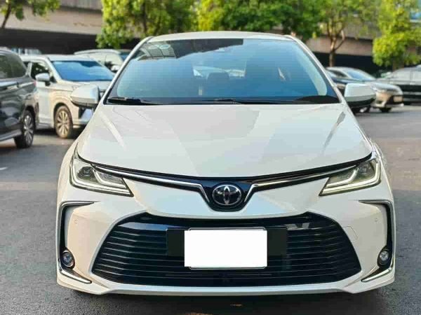Corolla Altis 1.8V 2022 màu Trắng trai